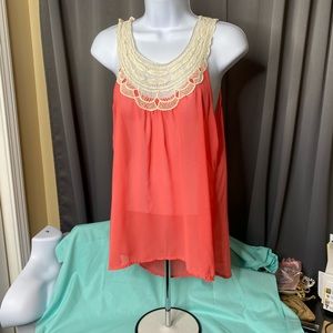 Beautiful top with lace collar size medium
